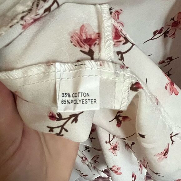 ROMWE Wrap Around Flower Dress. Size Medium/ 6. - Picture 4 of 7